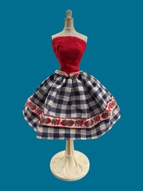 Variety of Vintage 1960s-1970s Barbie and Francie Doll Fashions & Accessories